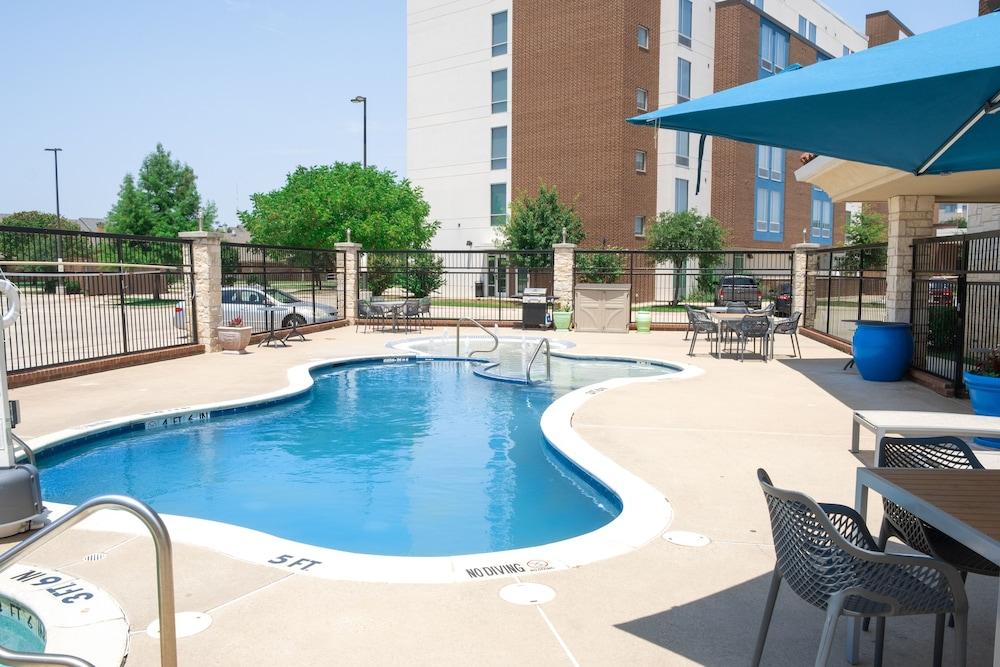 Hampton Inn And Suites Dallas/Lewisville-Vista Ridge Mall Bagian luar foto