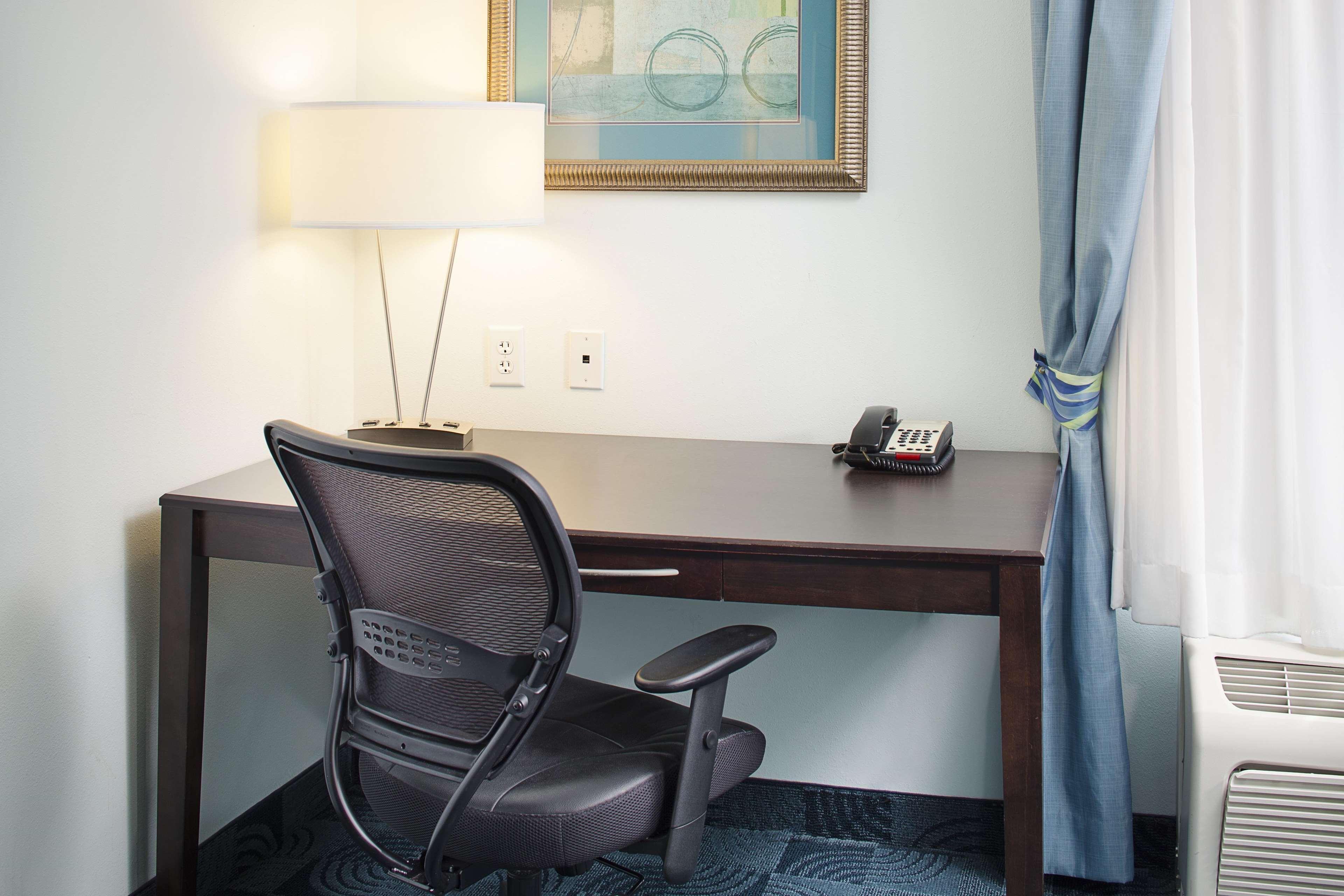 Hampton Inn And Suites Dallas/Lewisville-Vista Ridge Mall Bagian luar foto