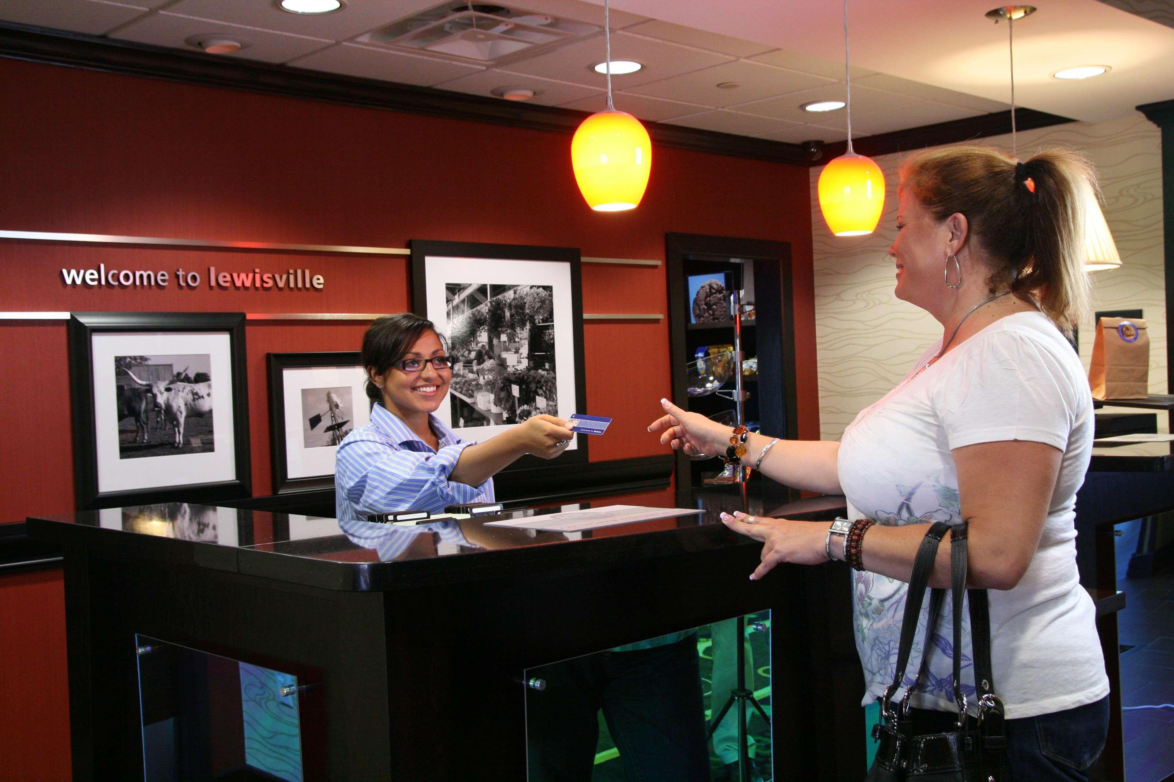 Hampton Inn And Suites Dallas/Lewisville-Vista Ridge Mall Bagian luar foto