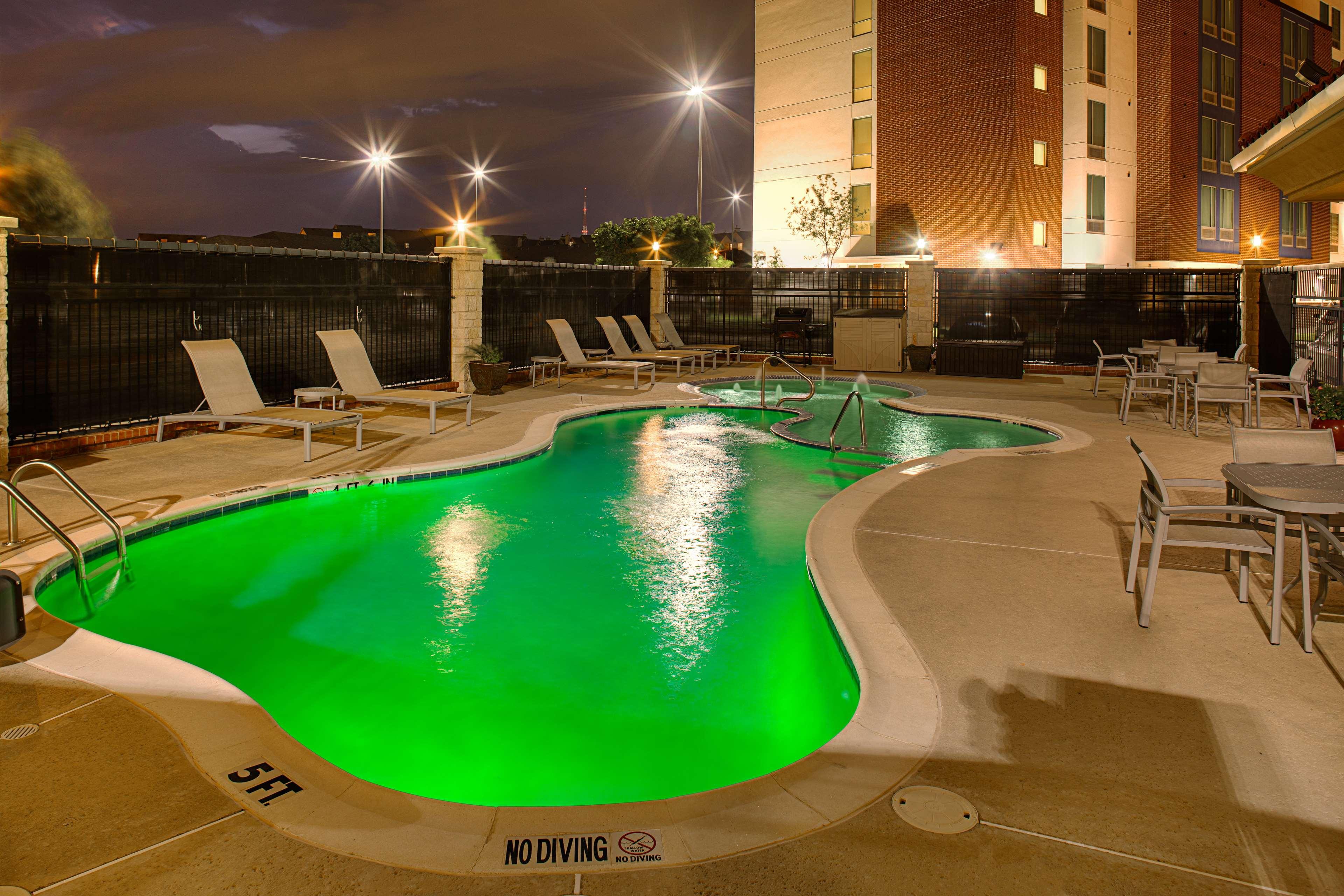Hampton Inn And Suites Dallas/Lewisville-Vista Ridge Mall Bagian luar foto