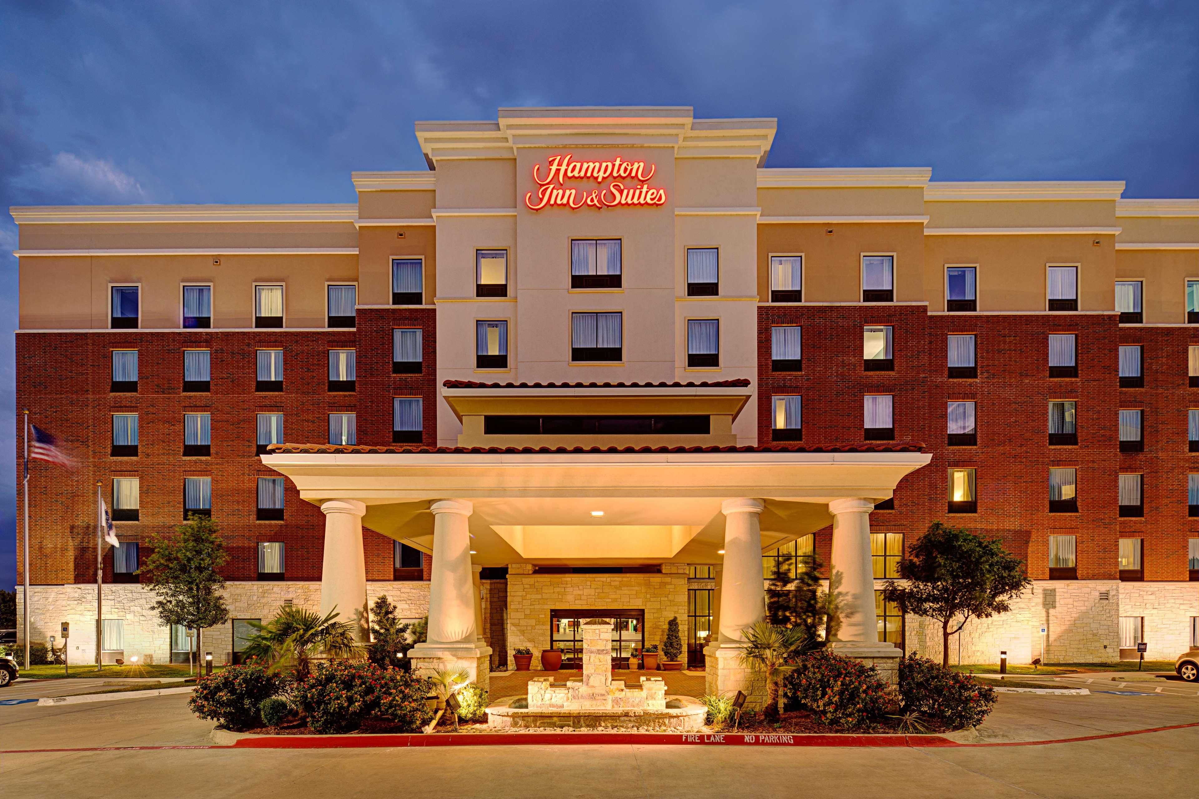 Hampton Inn And Suites Dallas/Lewisville-Vista Ridge Mall Bagian luar foto